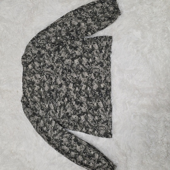 a.n.a -Floral Green and White Women's Top. Size S - Picture 5 of 6